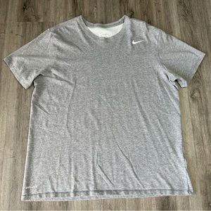 Nike dri fit gray white short sleeve t shirt